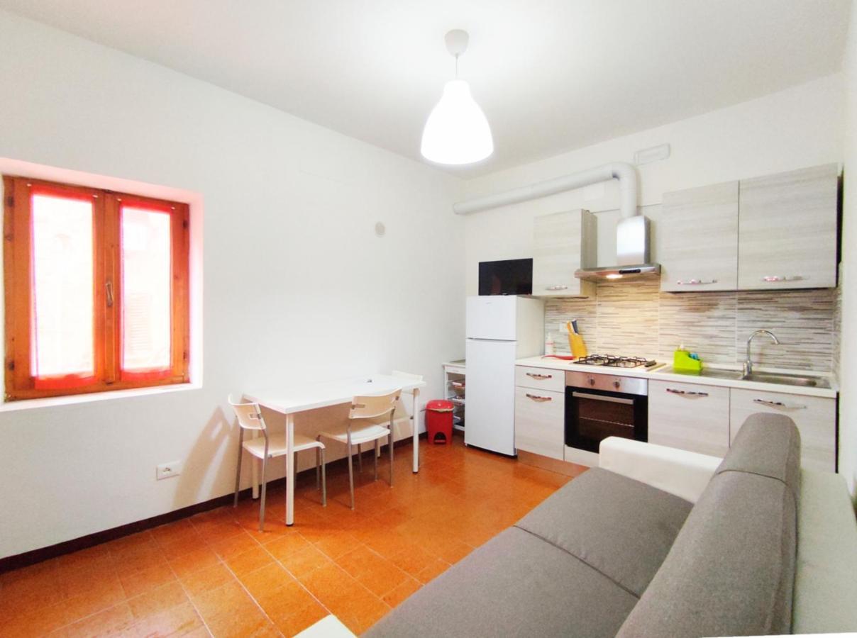 Attico Casa Via Rocca Sole Apartment ปอจจิบองซี ภายนอก รูปภาพ